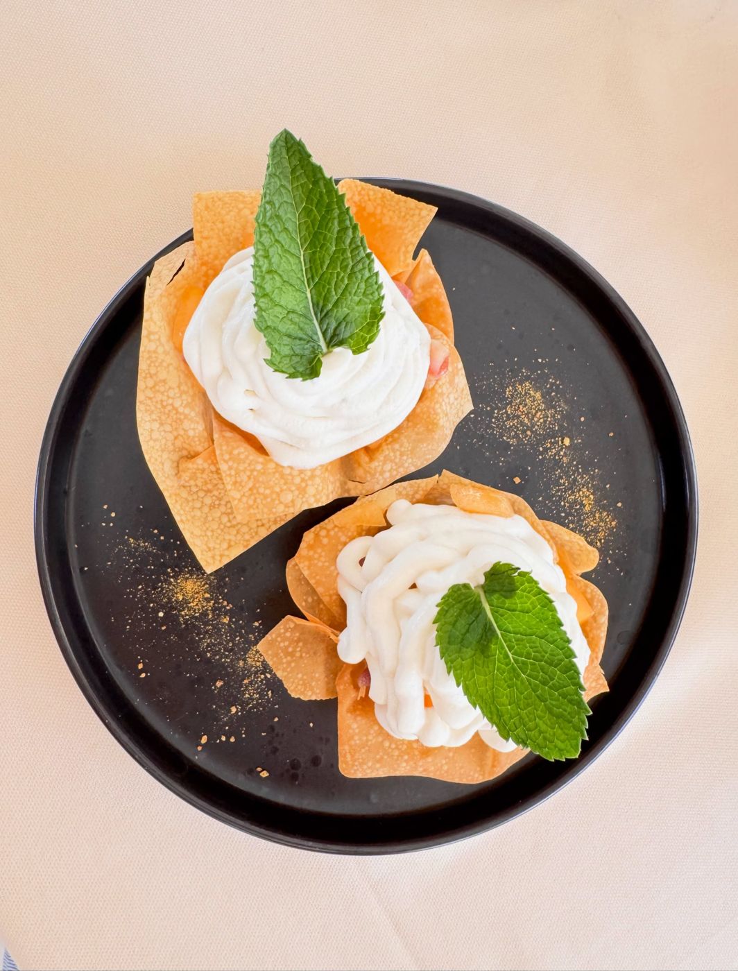 Cestini marini: pasta gyoza fritta con salmone, tonno e granchio blu